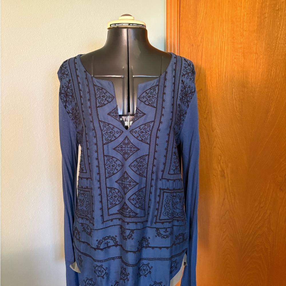 Blue Long Sleeve Patterned Top